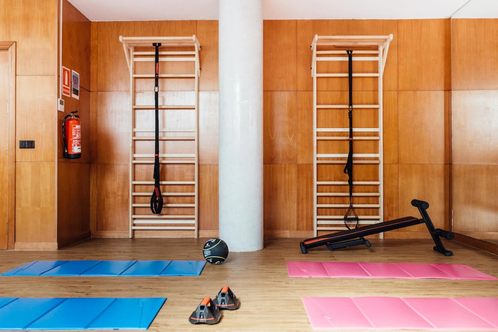 Отель Malcom and Barret