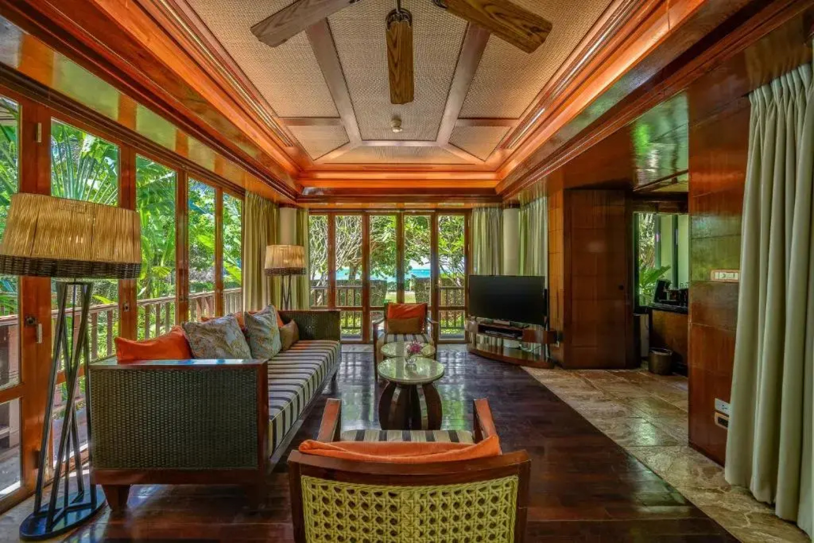 Отель Centara Grand Beach Resort and Villas Krabi