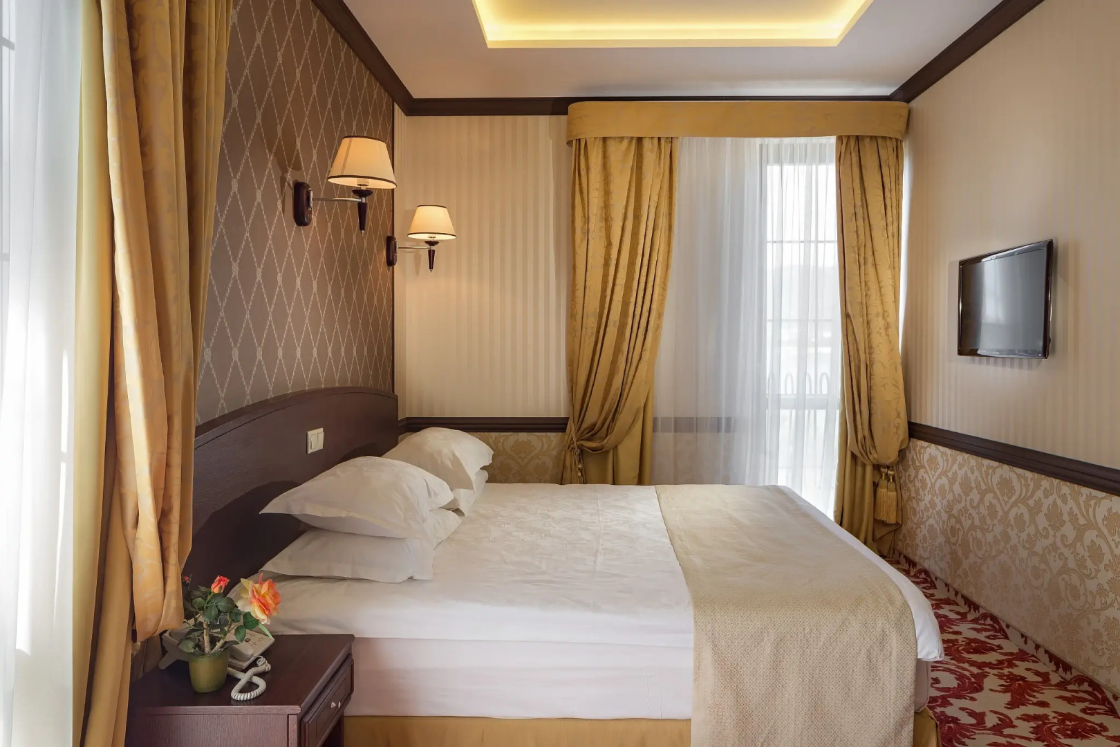 Компасс Отель