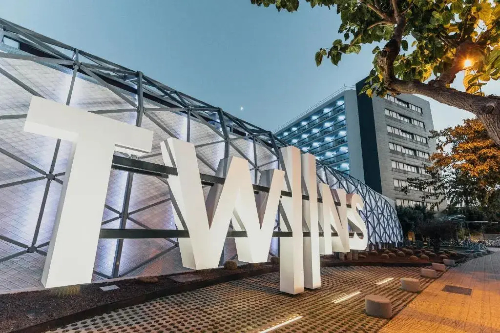 Отель The Ibiza Twiins 