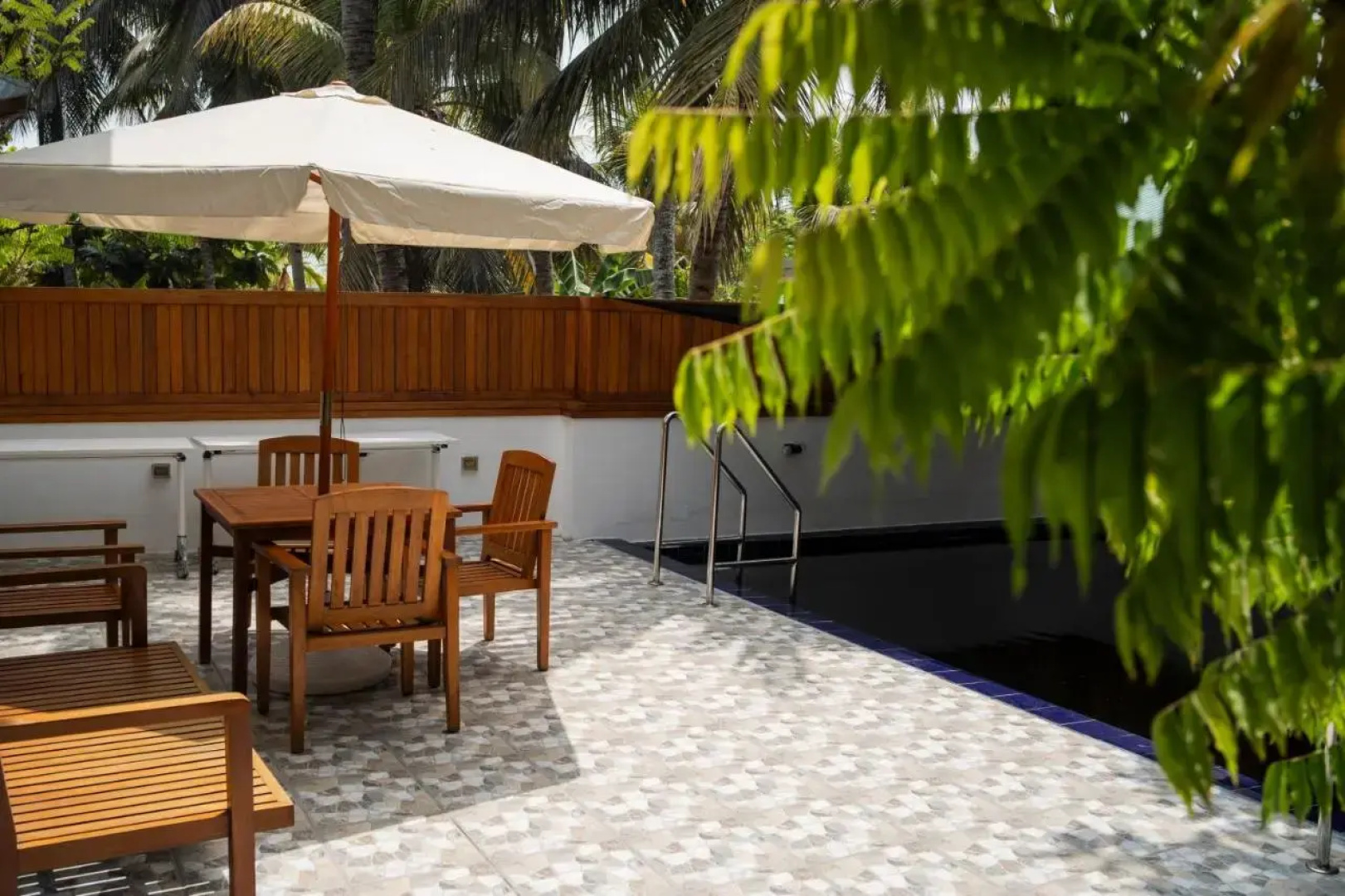 Tropical Biosphere Hotel