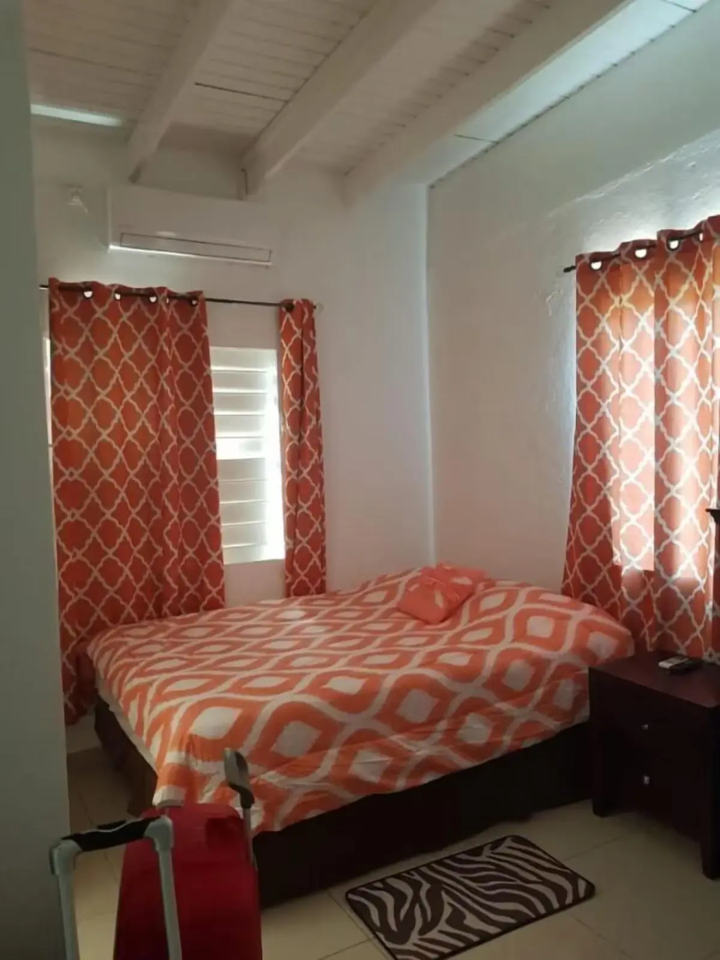 Over The Hill - Guesthouse & Residence