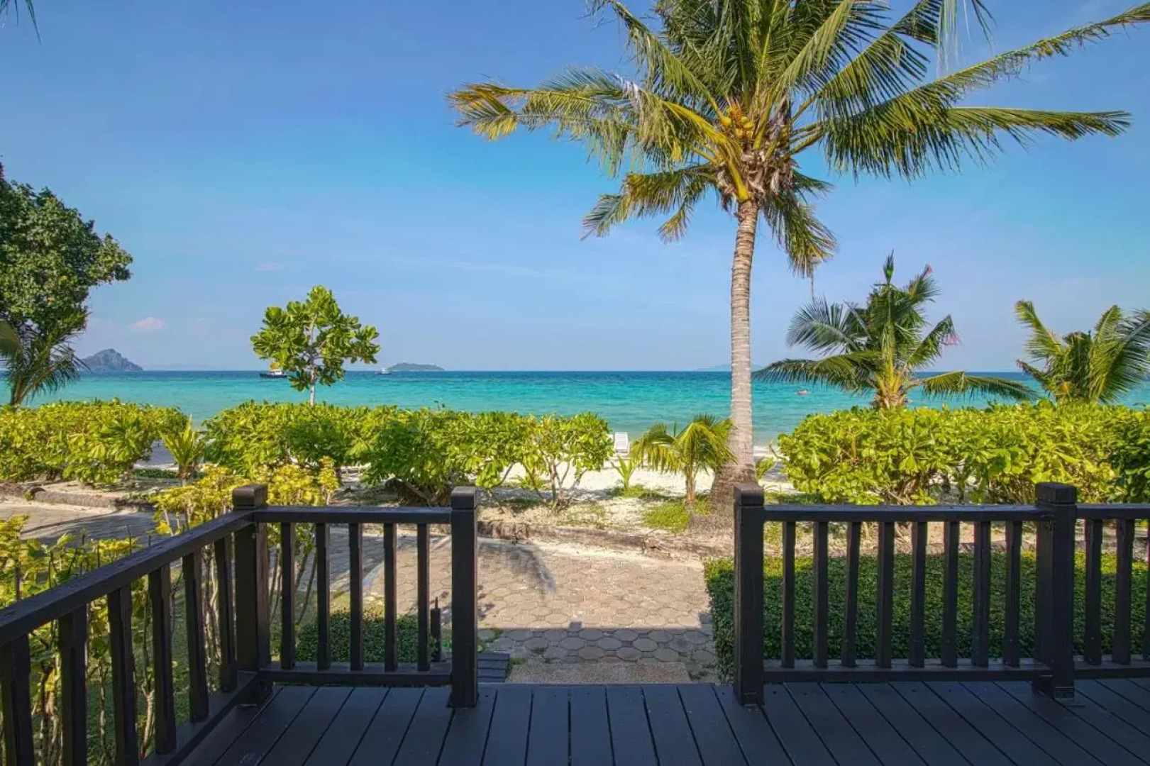 Phi Phi Holiday Resort – SHA Extra Plus