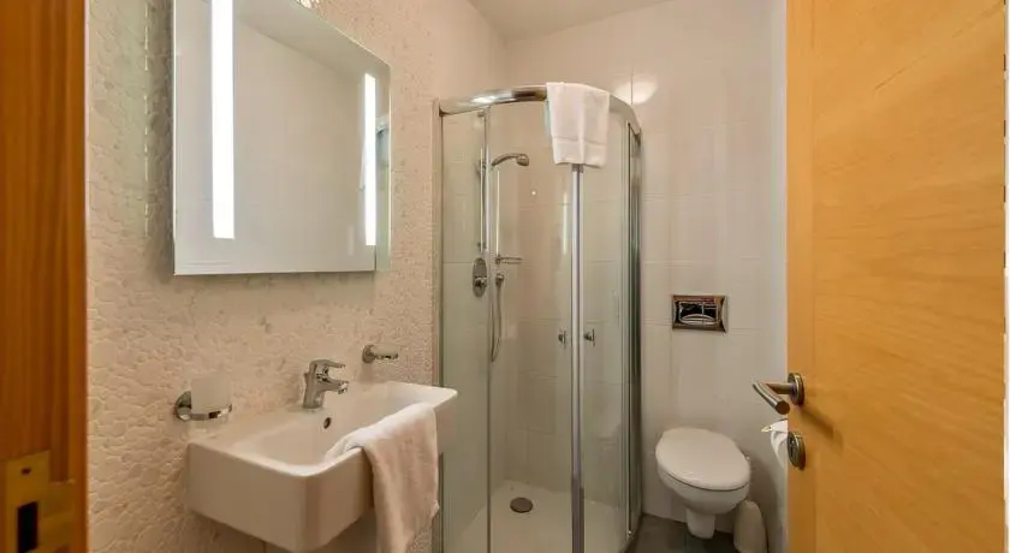 Hillock Residence Apartments