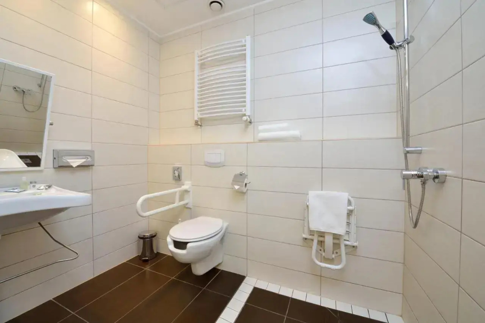 Promenade City Hotel