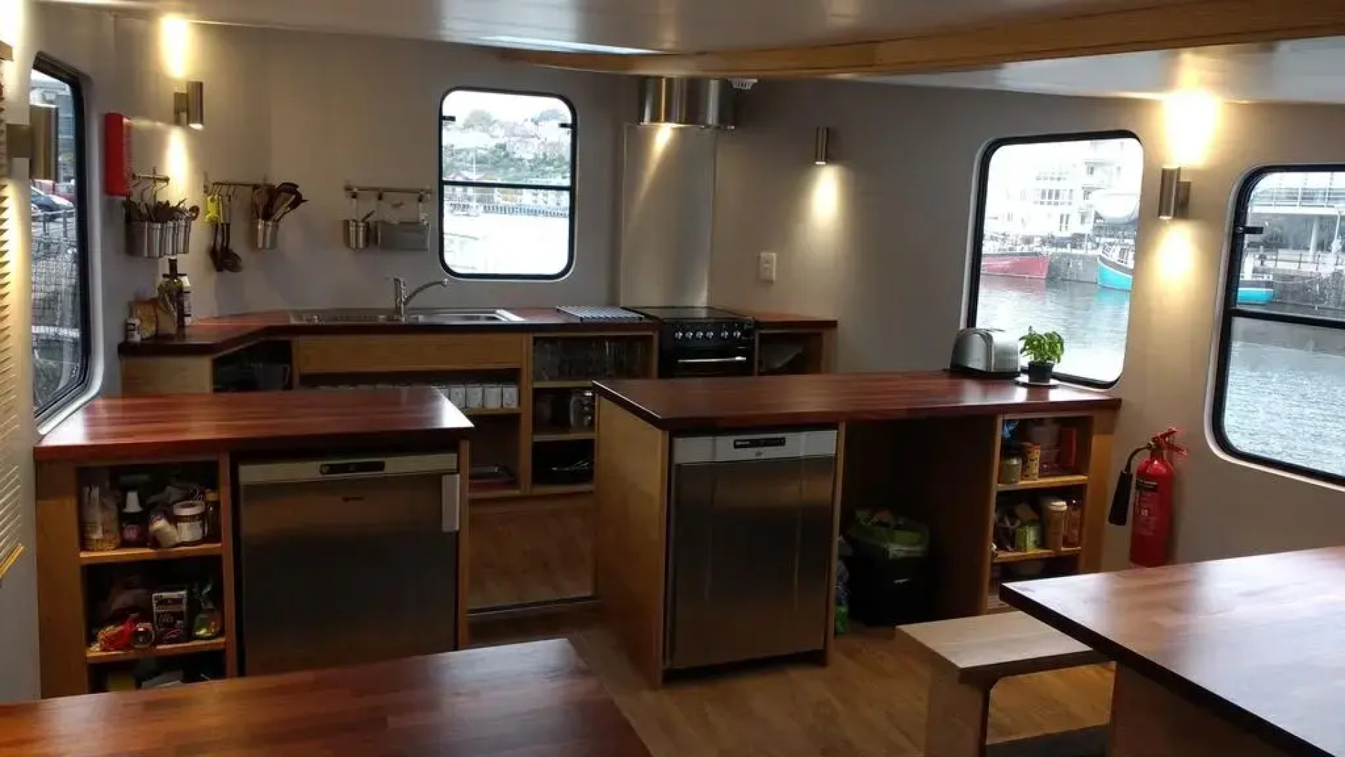 Kyle Blue Bristol - Luxury Hostel Boat