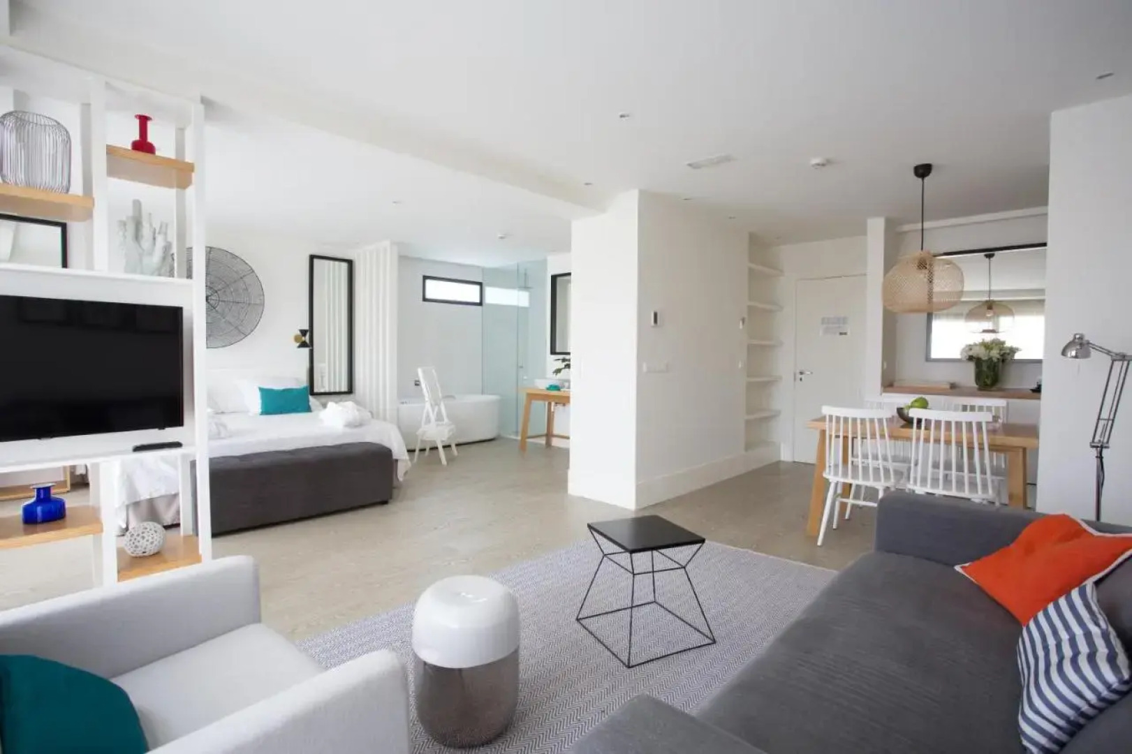 Отель Almirante 