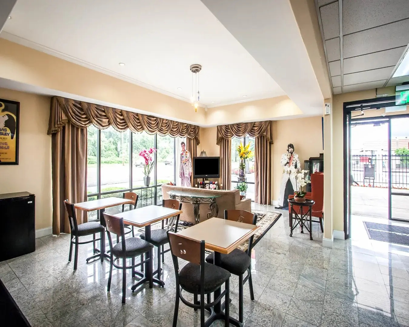 Memorylane Inn & Suites