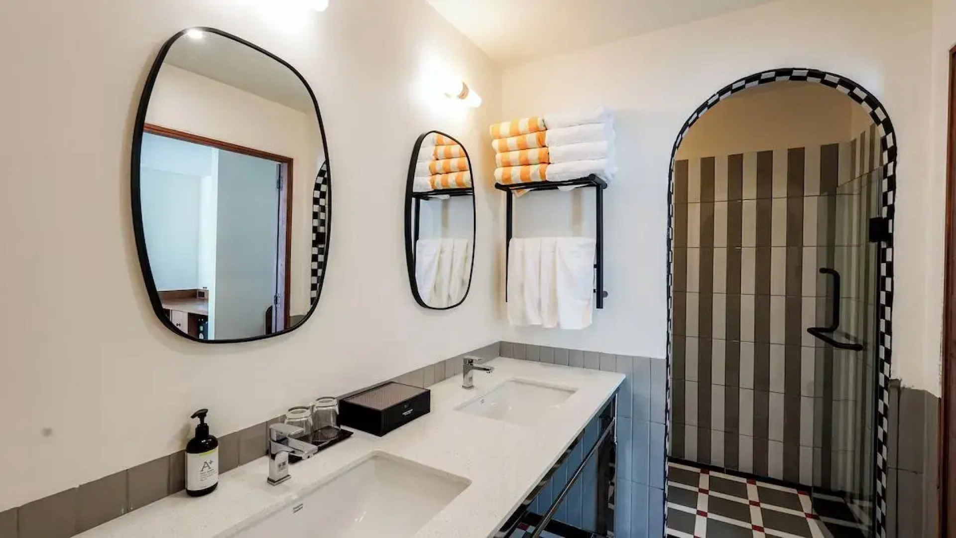 Sugar Marina POP, Kata Beach