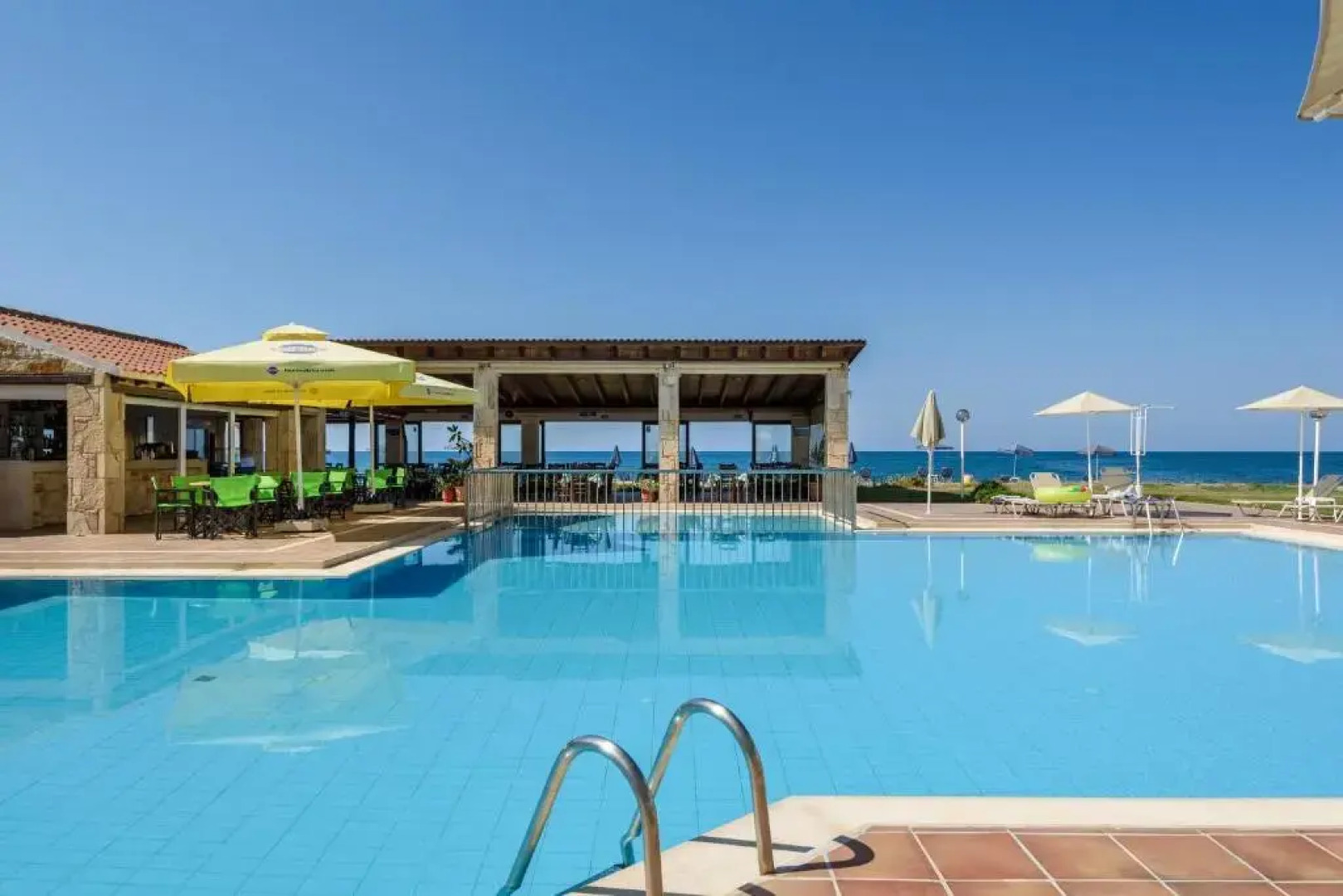 Kostakis Beach Apartments