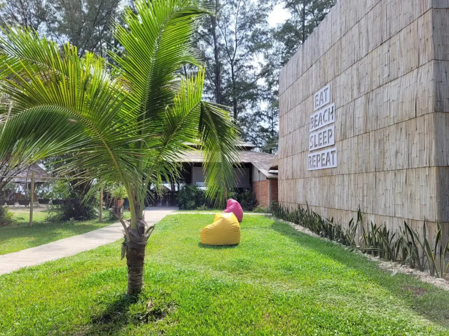 Отель Long Beach Chalet