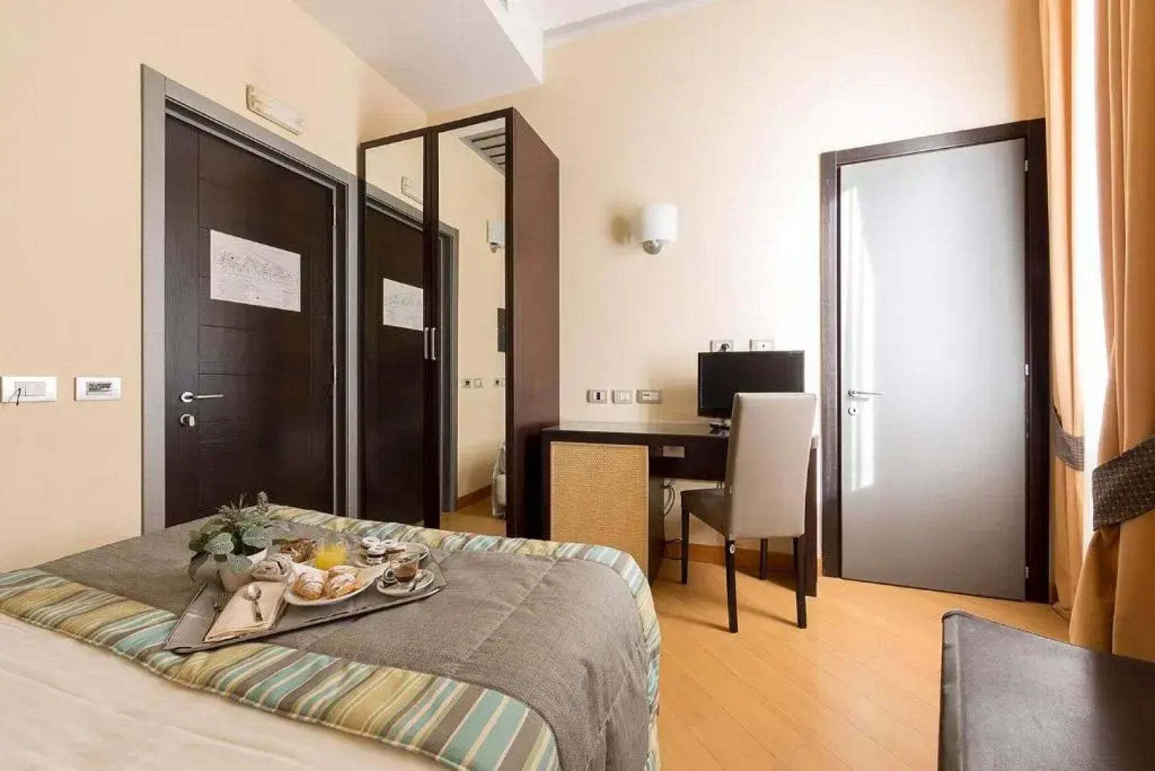 Hotel Naples