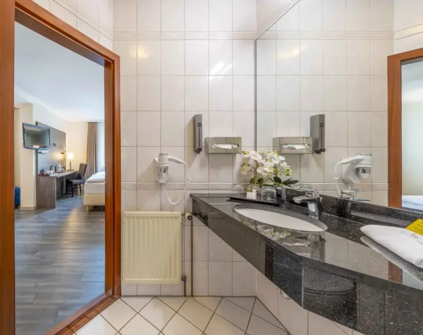 Отель Plaza Inn Schmoeker-Hof