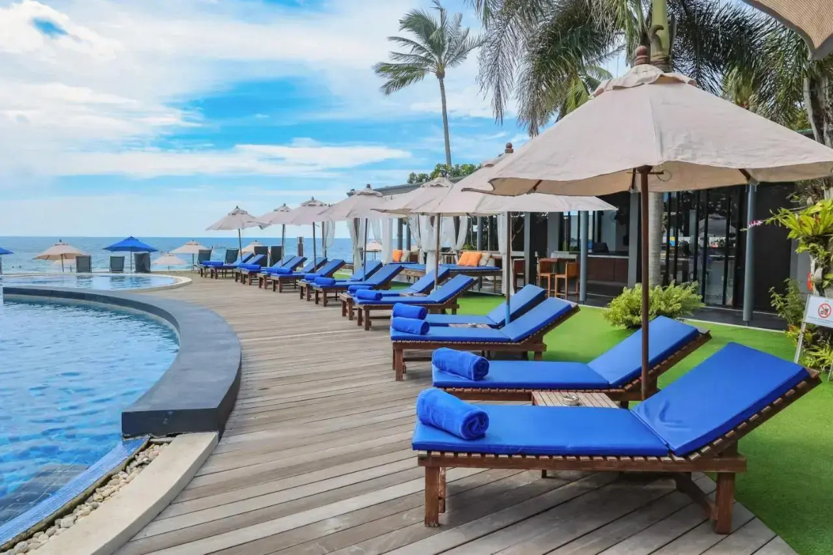 KC Beach Club & Pool Villas