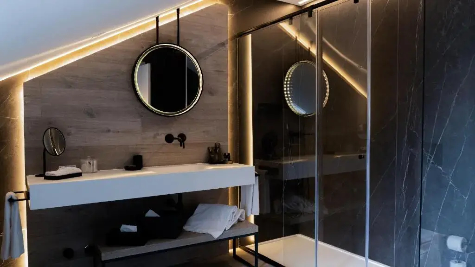 Отель The Hotel Regina