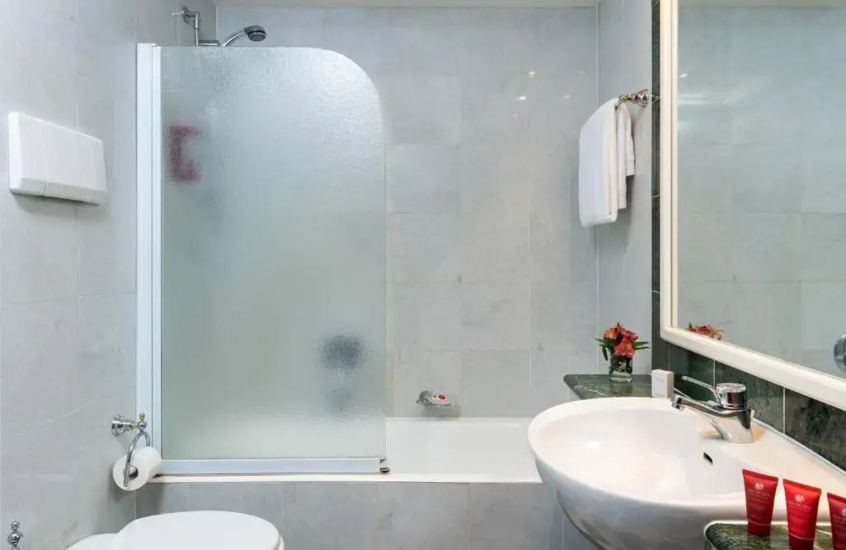 Отель Leonardo Hotel Milan City Center