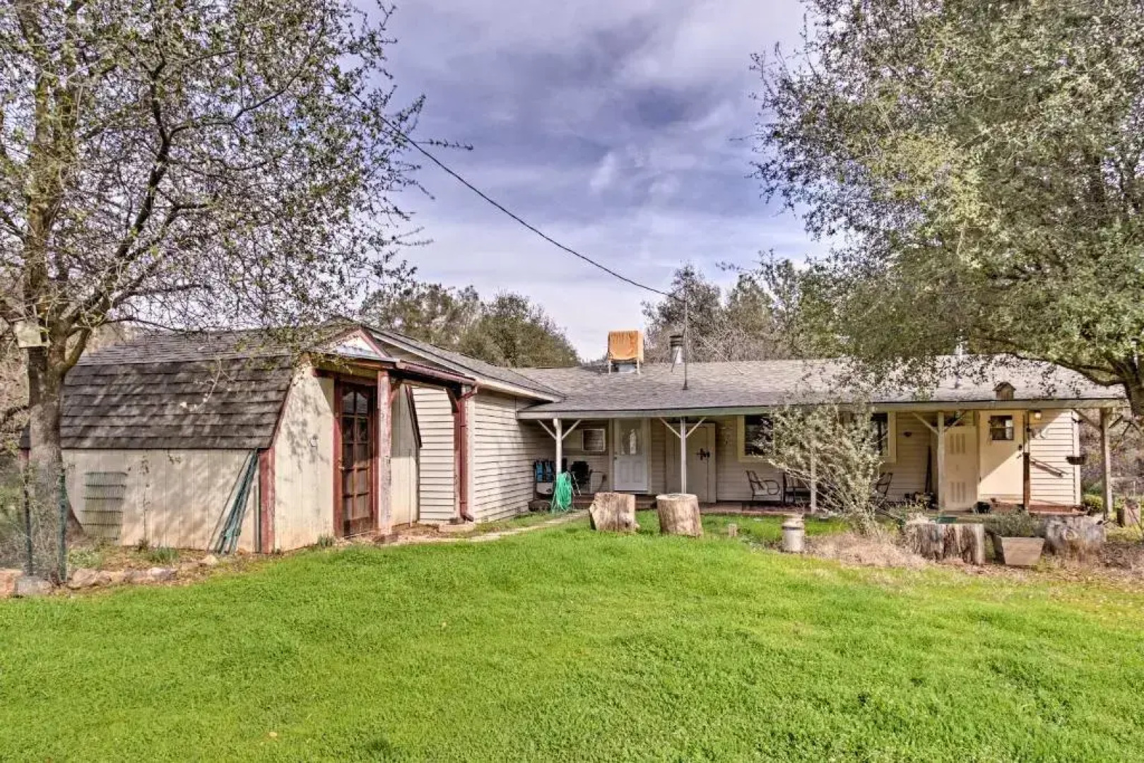 Cozy Home w/ Patio Near Yosemite National Park!