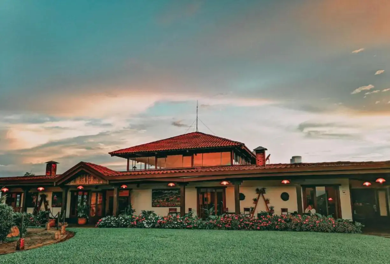 Villa Blanca Cloud Forest Hotel + Retreat