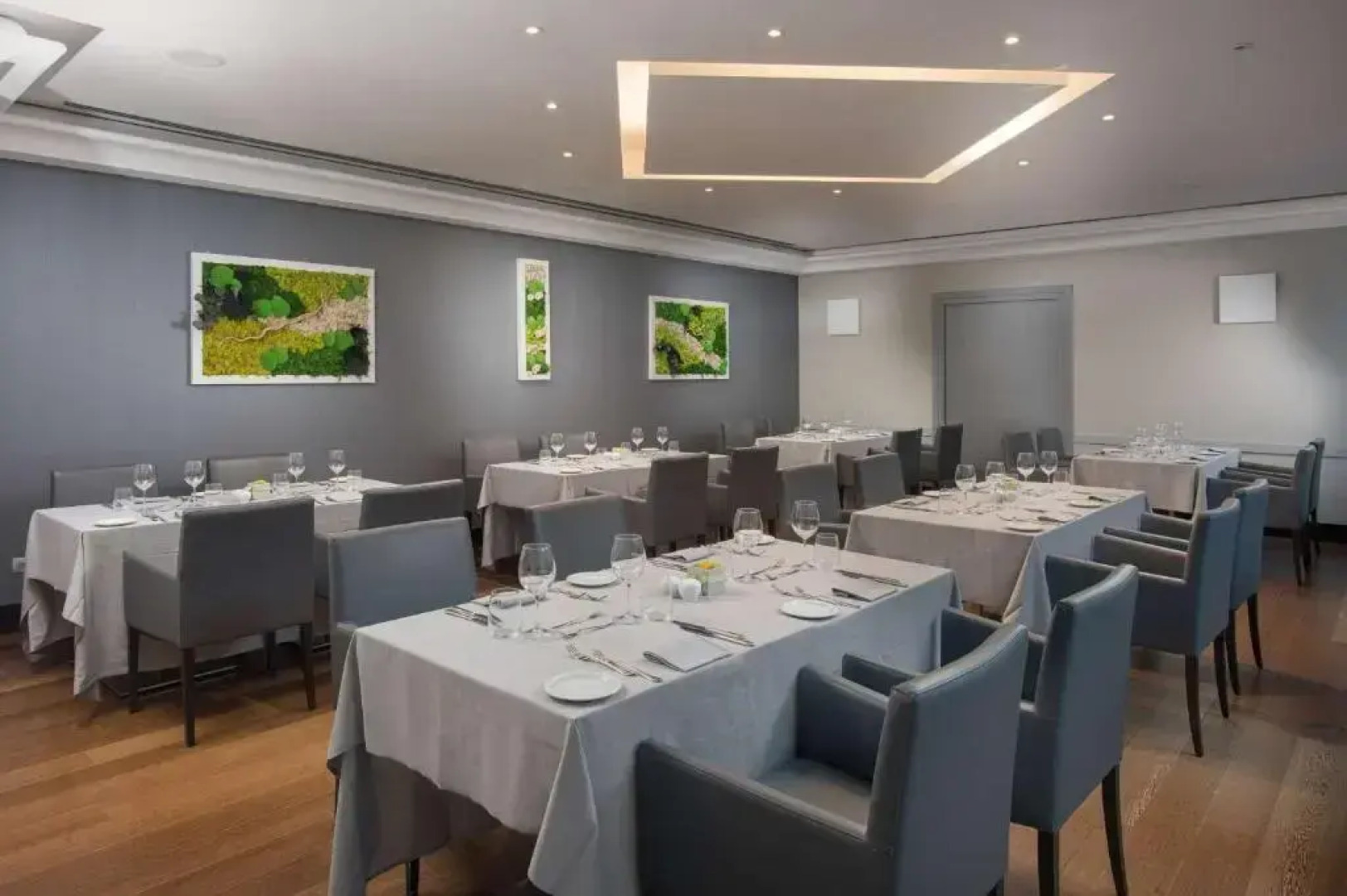 Отель NH Trieste