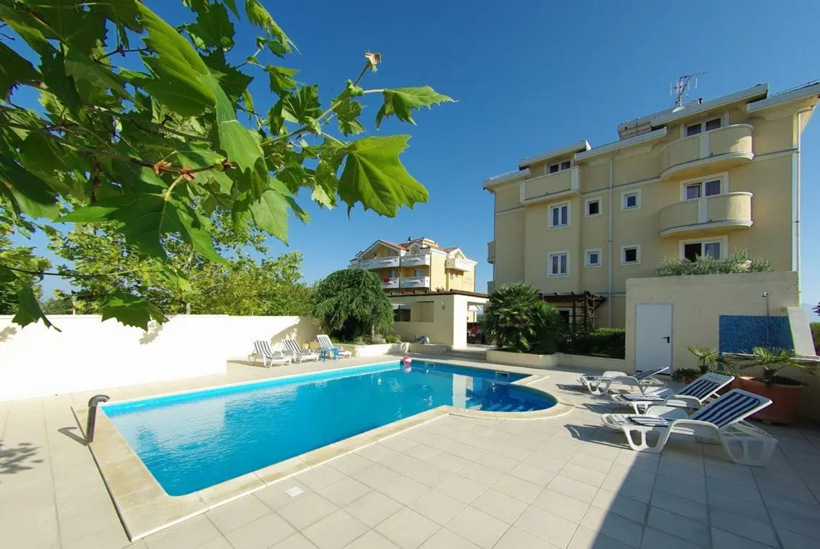 Aparthotel Lekavski