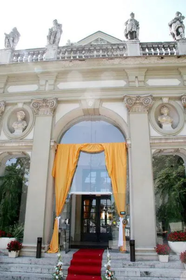 Savoyai Kastelyszallo