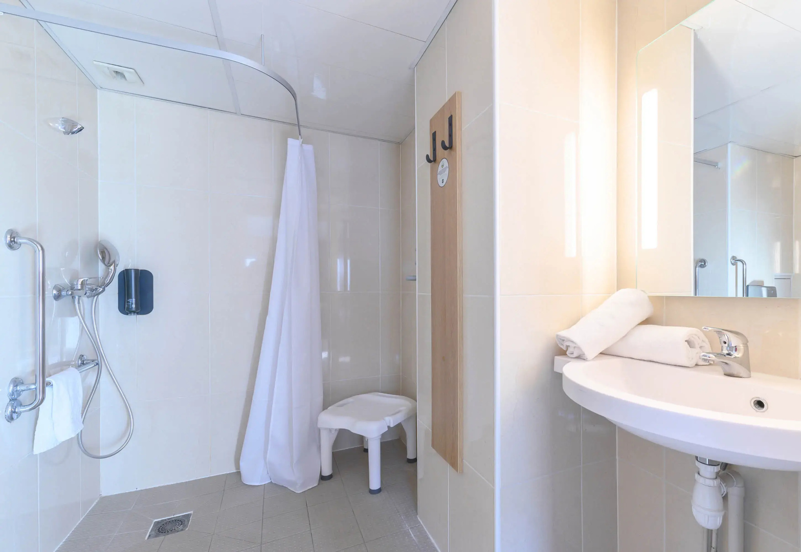 Отель B&B Nimes Centre Arène