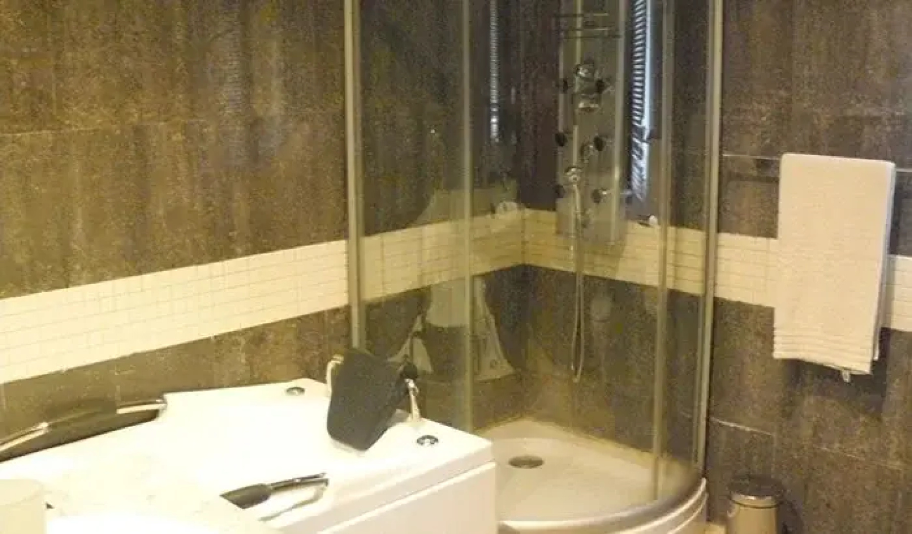 La Cour Hotels and Apartments Glover
