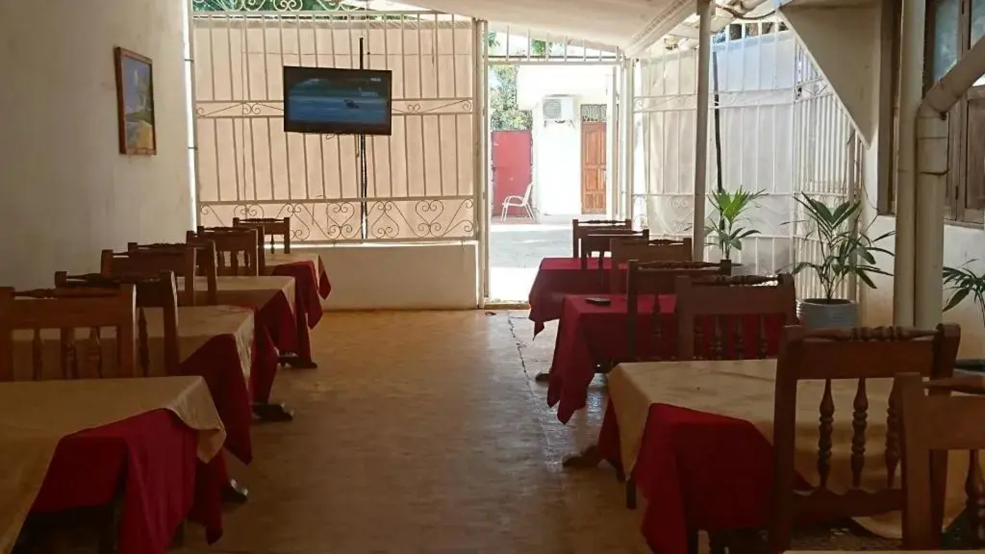 Chukwani Executive Inn