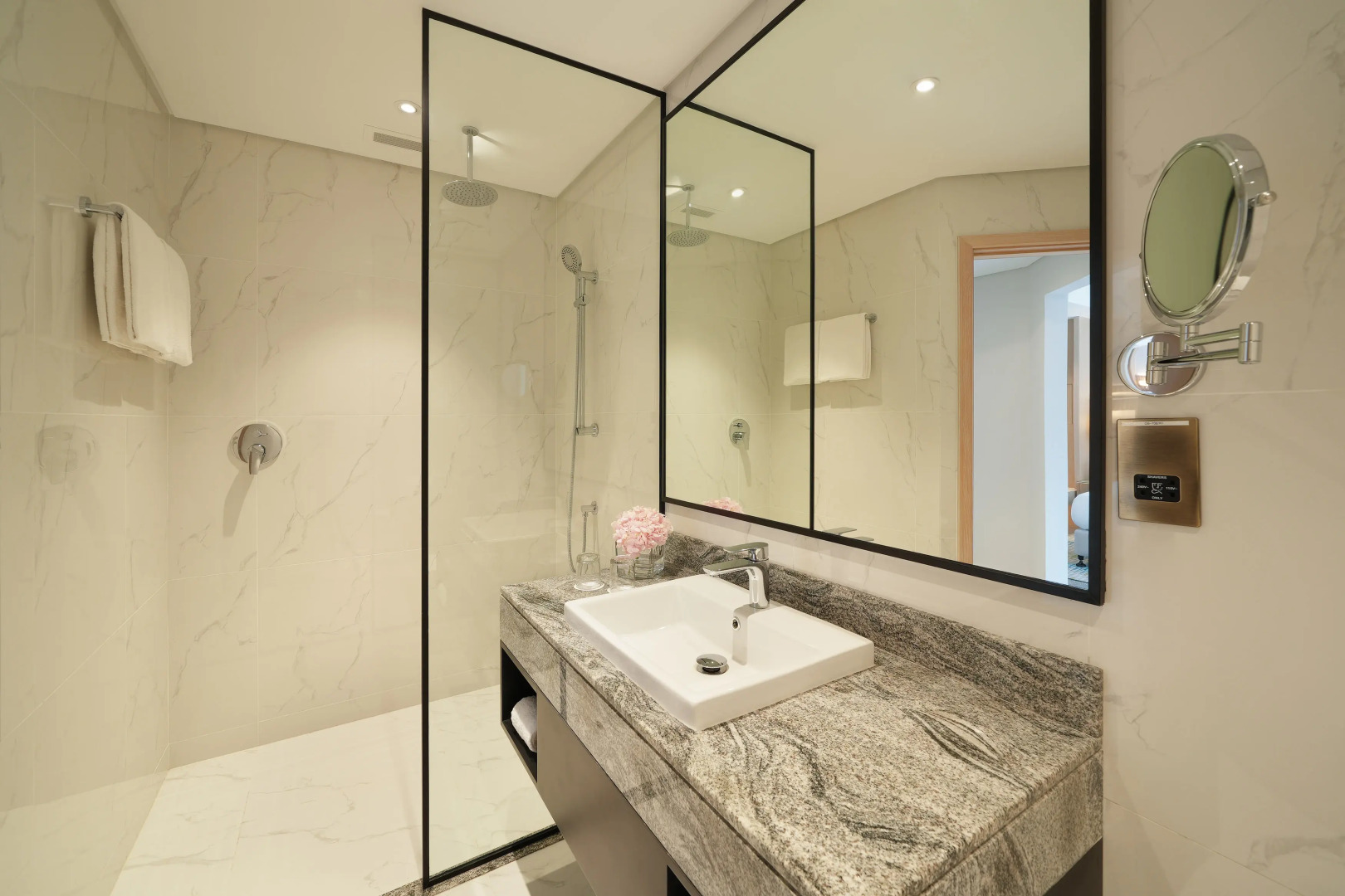 Отель Arabian Park Dubai, an Edge by Rotana Hotel