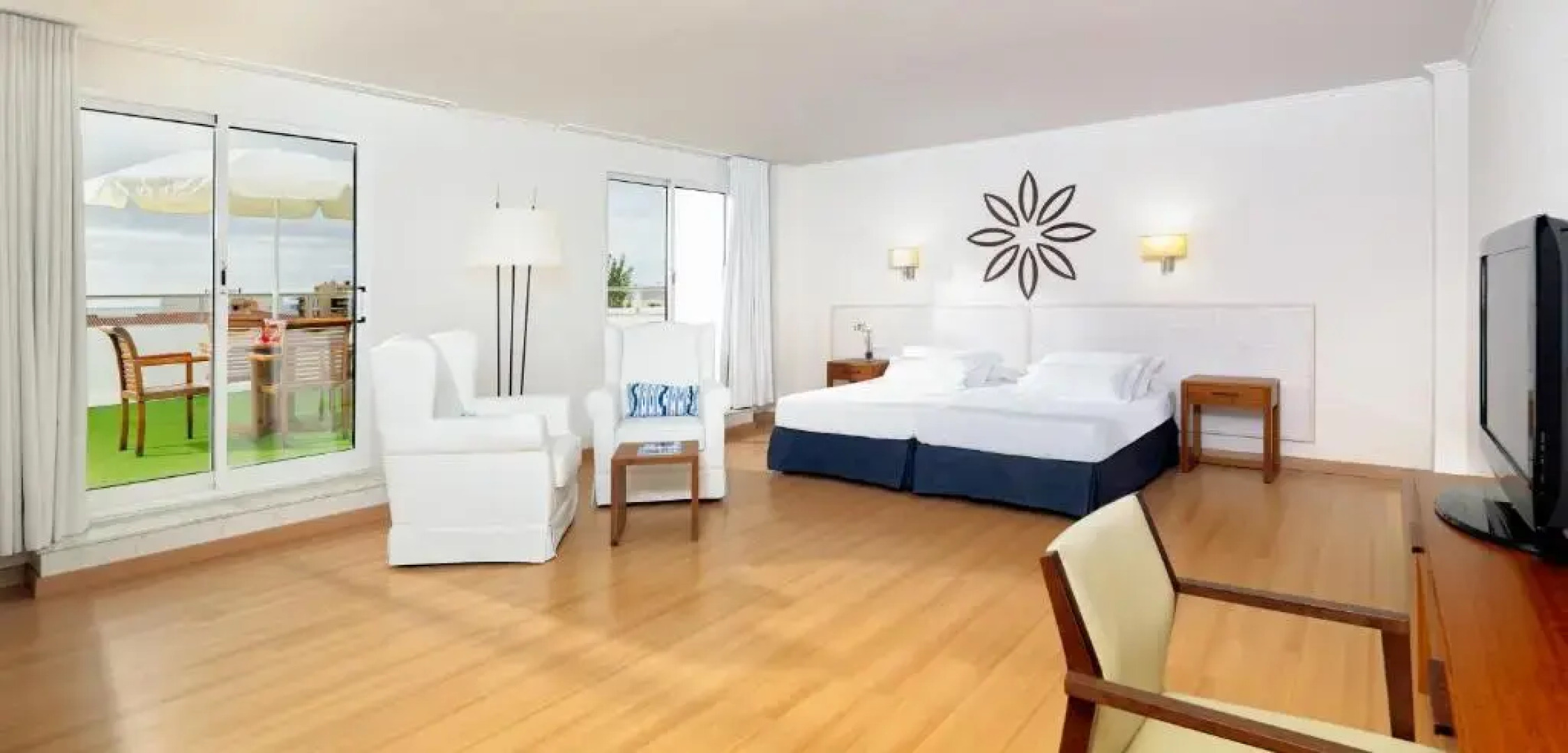 H10 Delfín - Adults Only