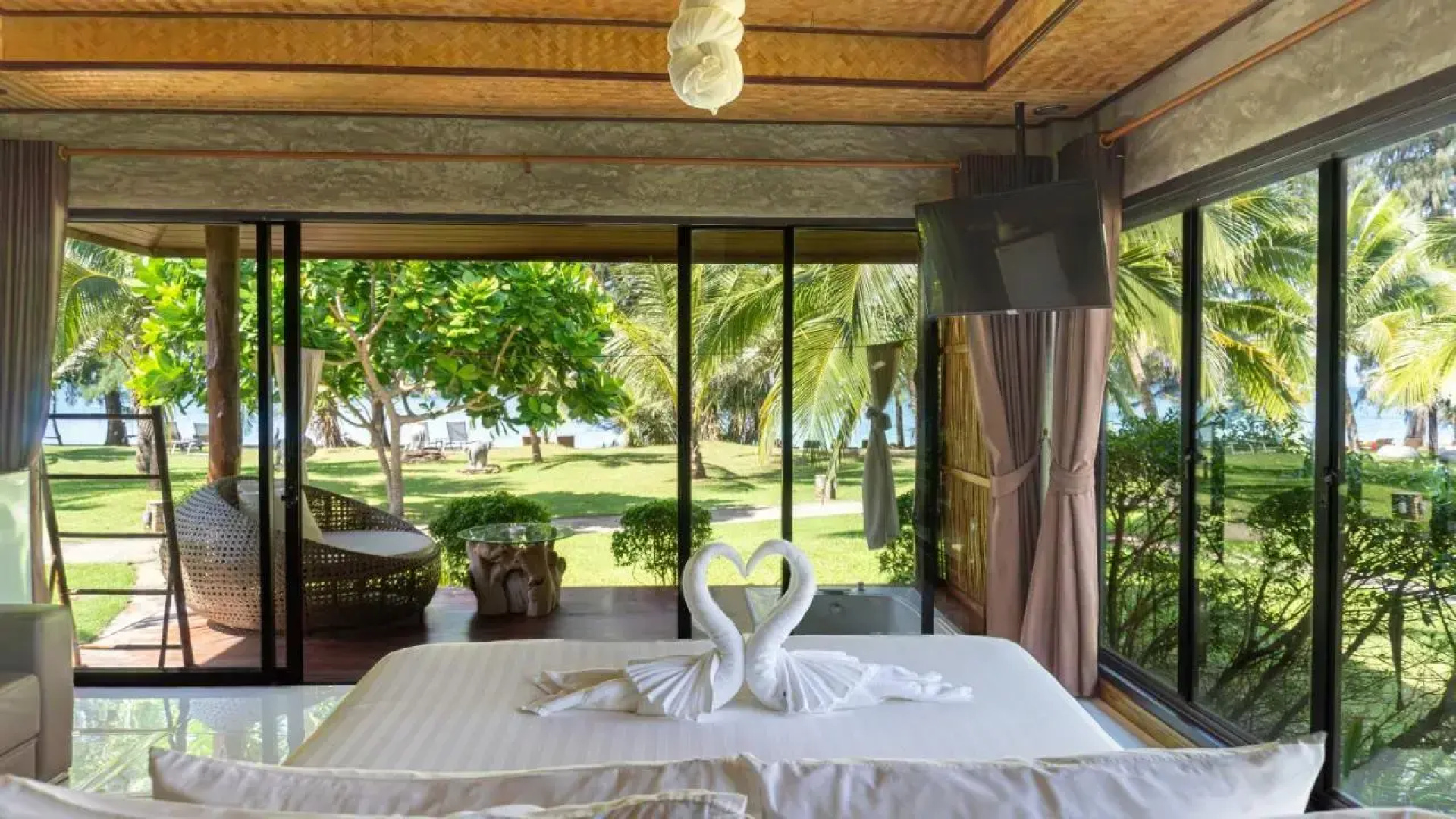 Отель Long Beach Chalet