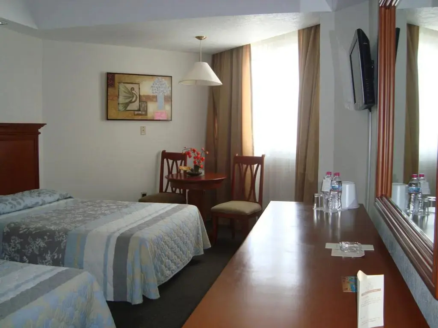 Lois Hotel