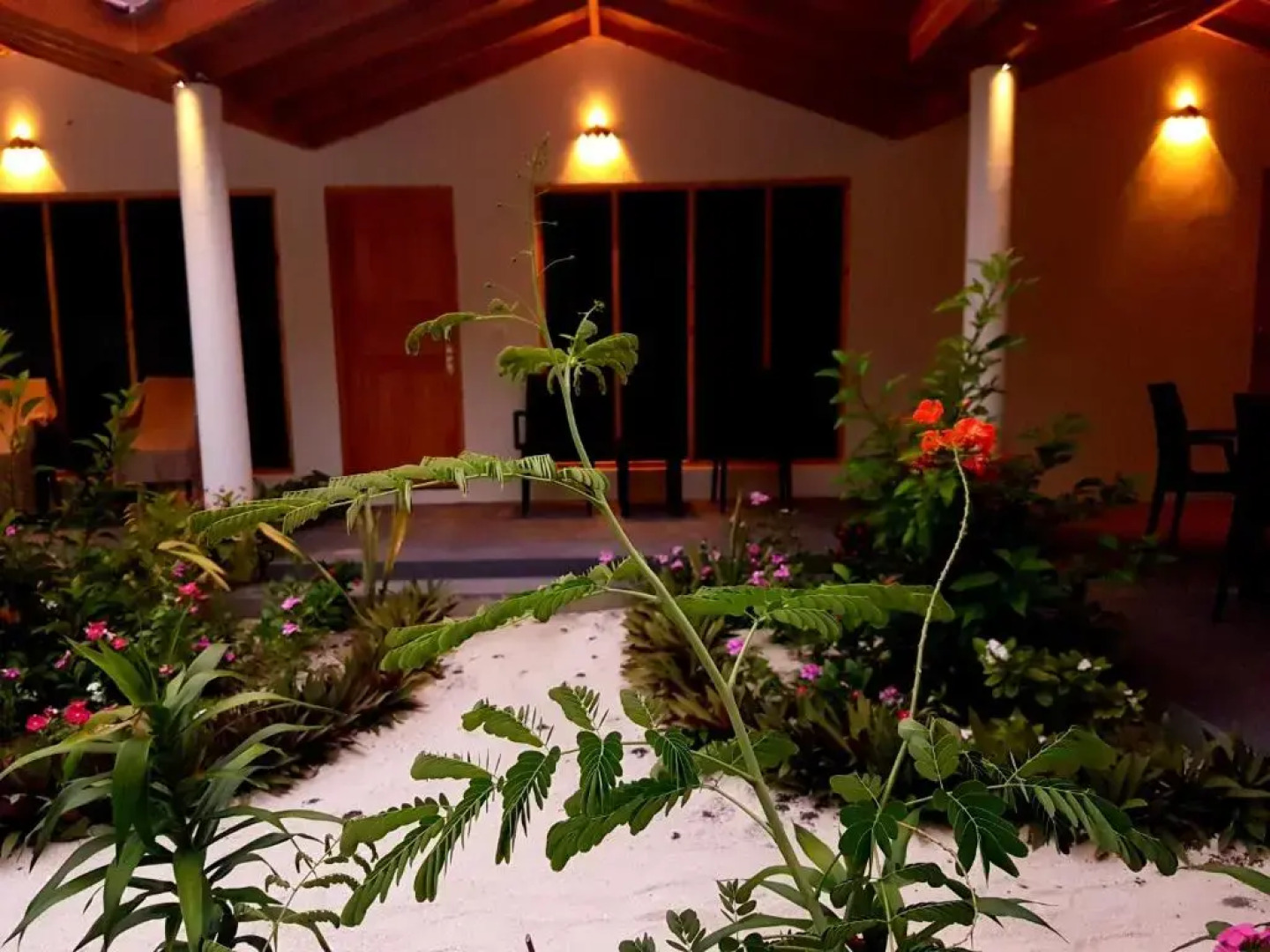 Thoddoo Beach Holiday Inn