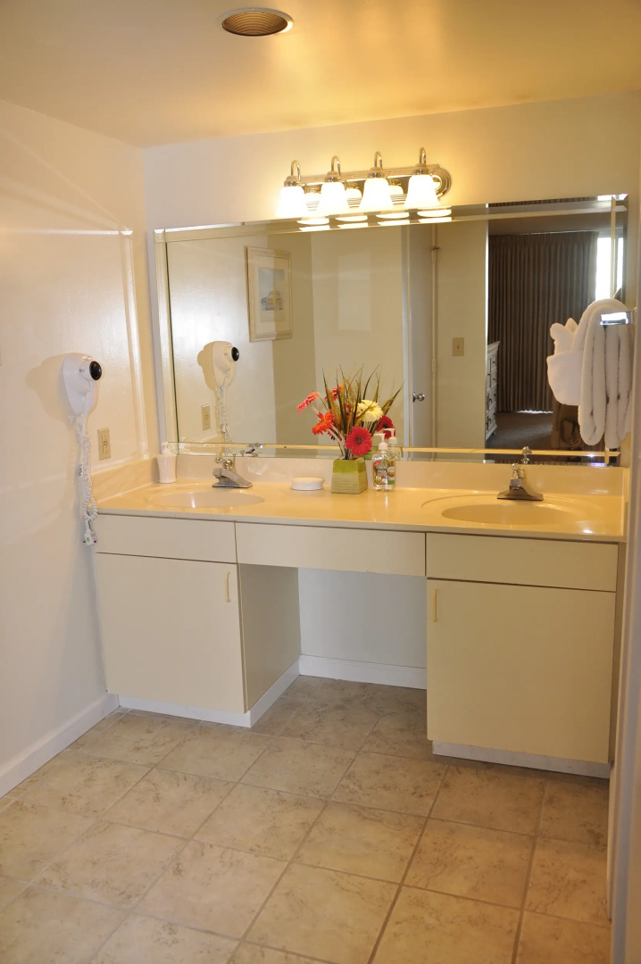 South Hampton - 2 BR Condo Oceanview - STP 1756