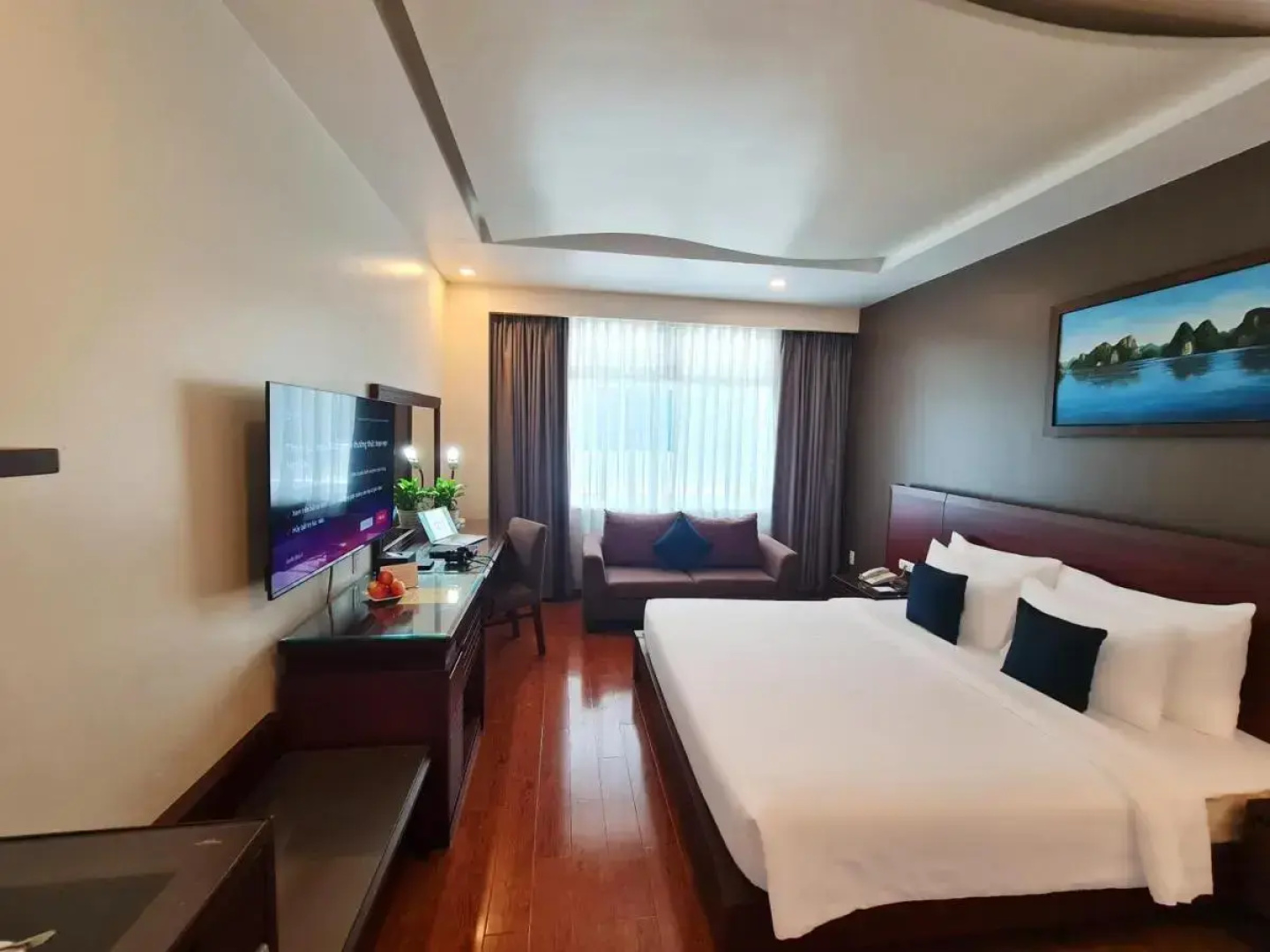 Kin Hotel Thi Sach