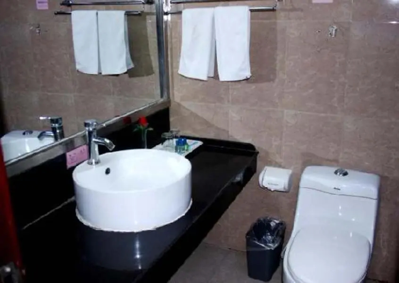Songchao Bianjing Hotel (Kaifeng Drum Tower Square)
