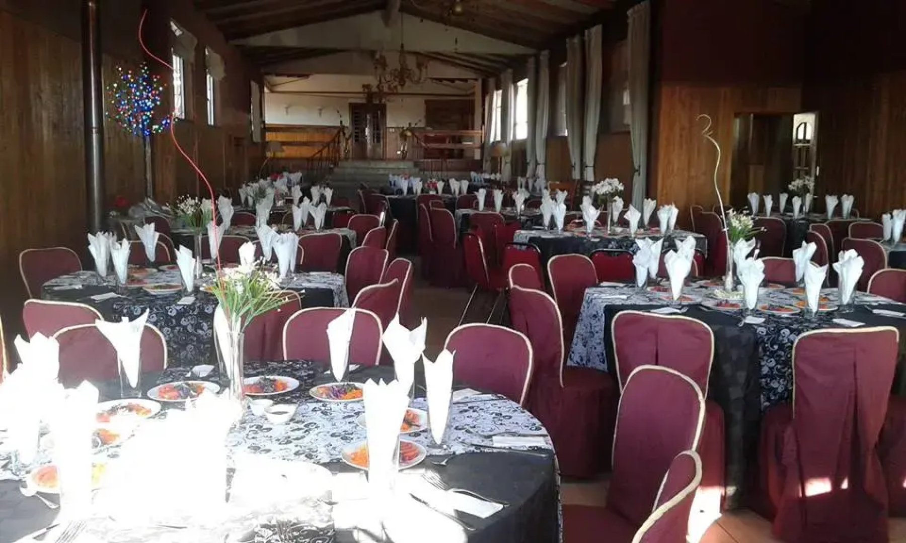 Los Alerces Hotel Cabañas Y Salones
