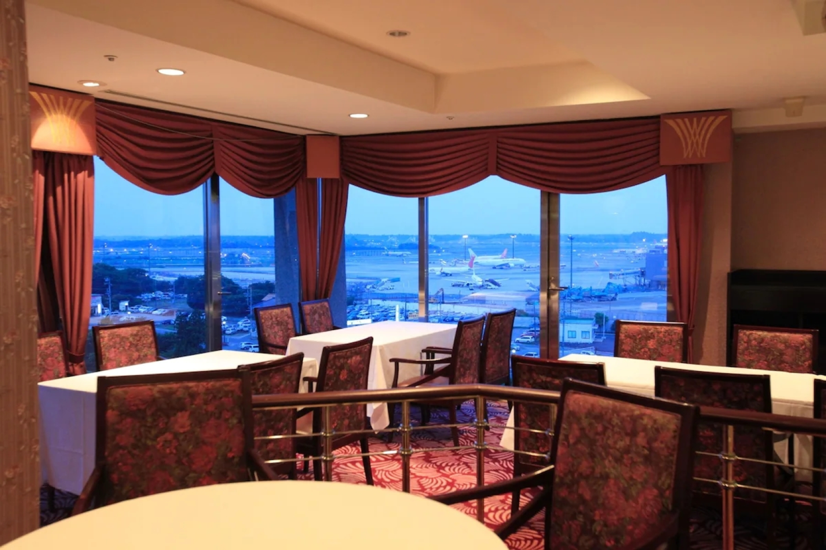 Отель Narita Tobu Hotel Airport