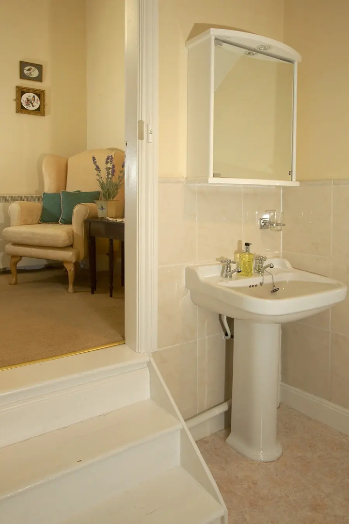 All Seasons Apartments