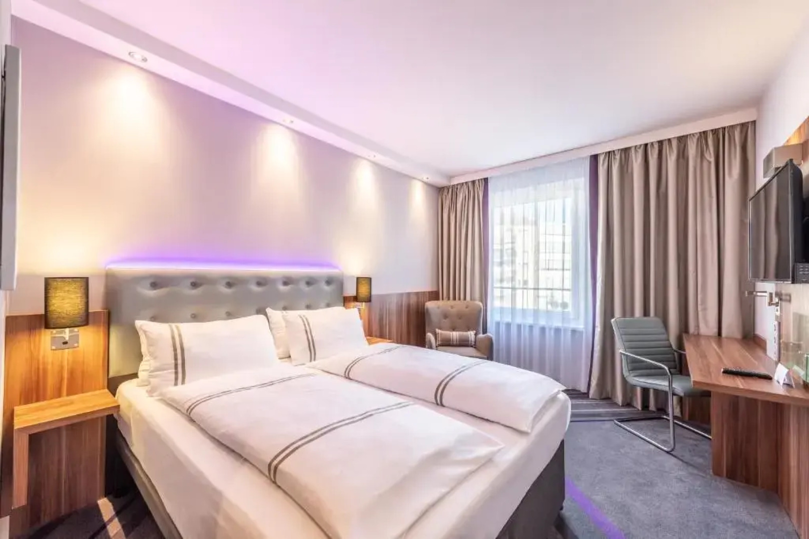 Отель Premier Inn Duesseldorf City Centre