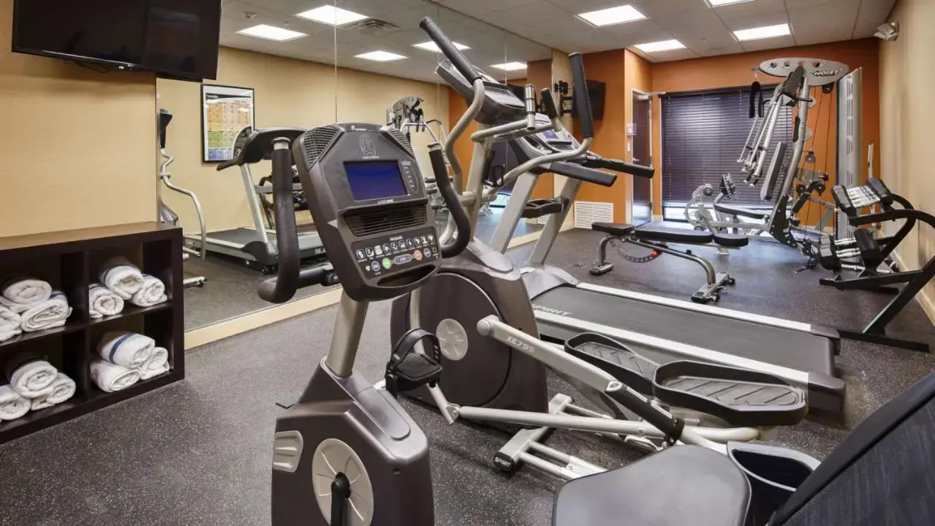 Best Western Plus Elmendorf Hotel / San Antonio Hotel
