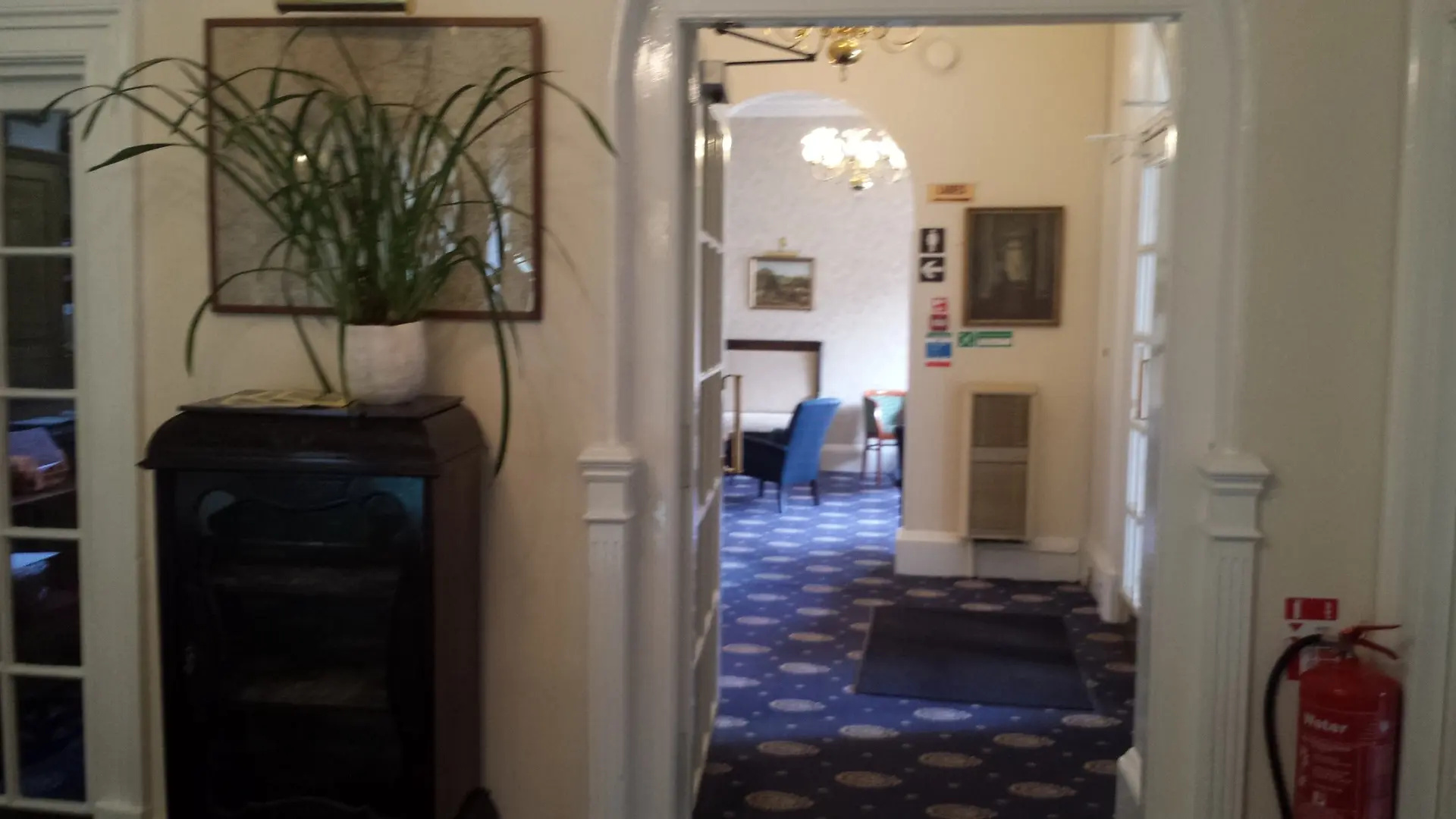 George and Abbotsford Hotel