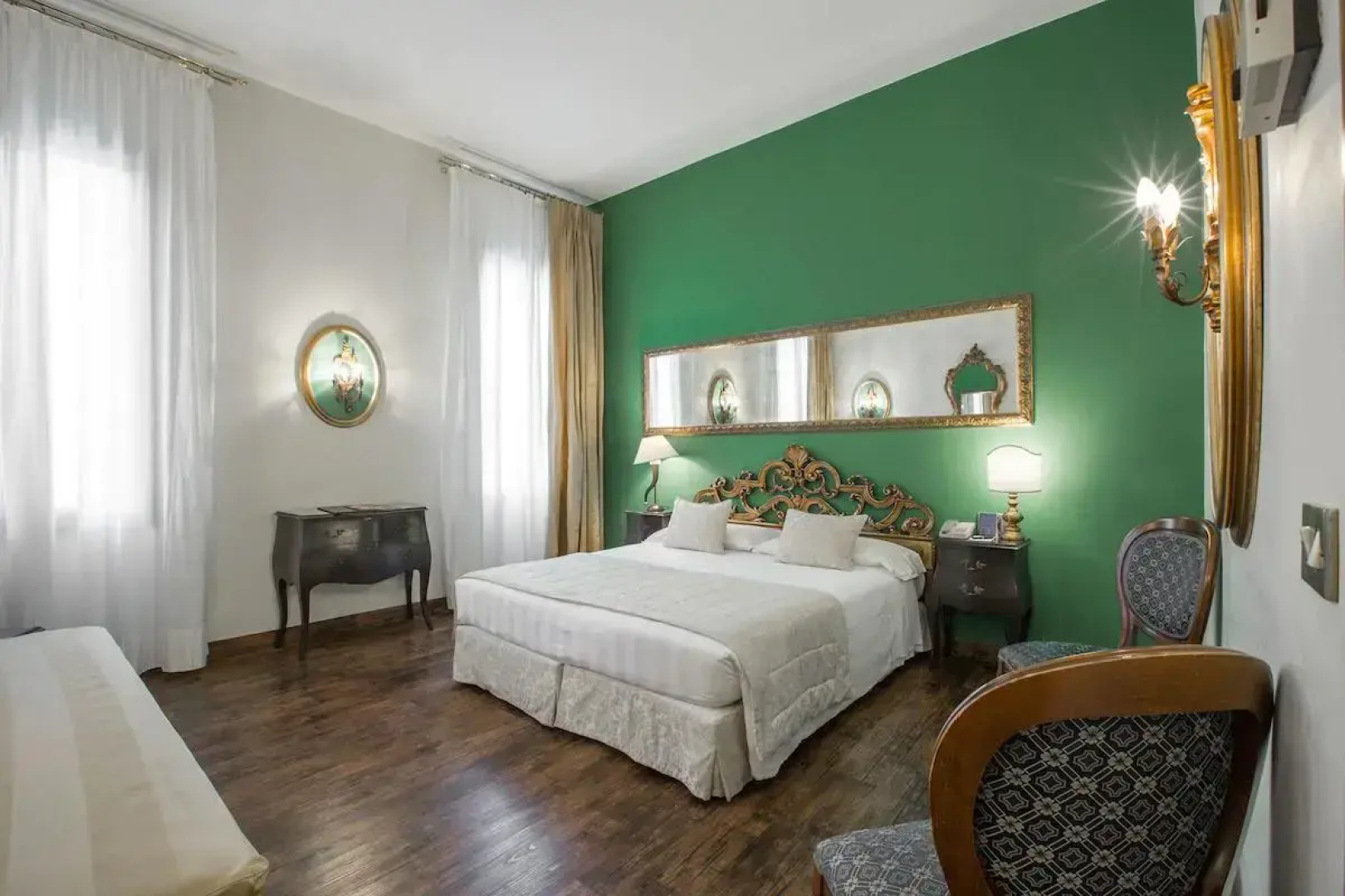 Amadeus Hotel