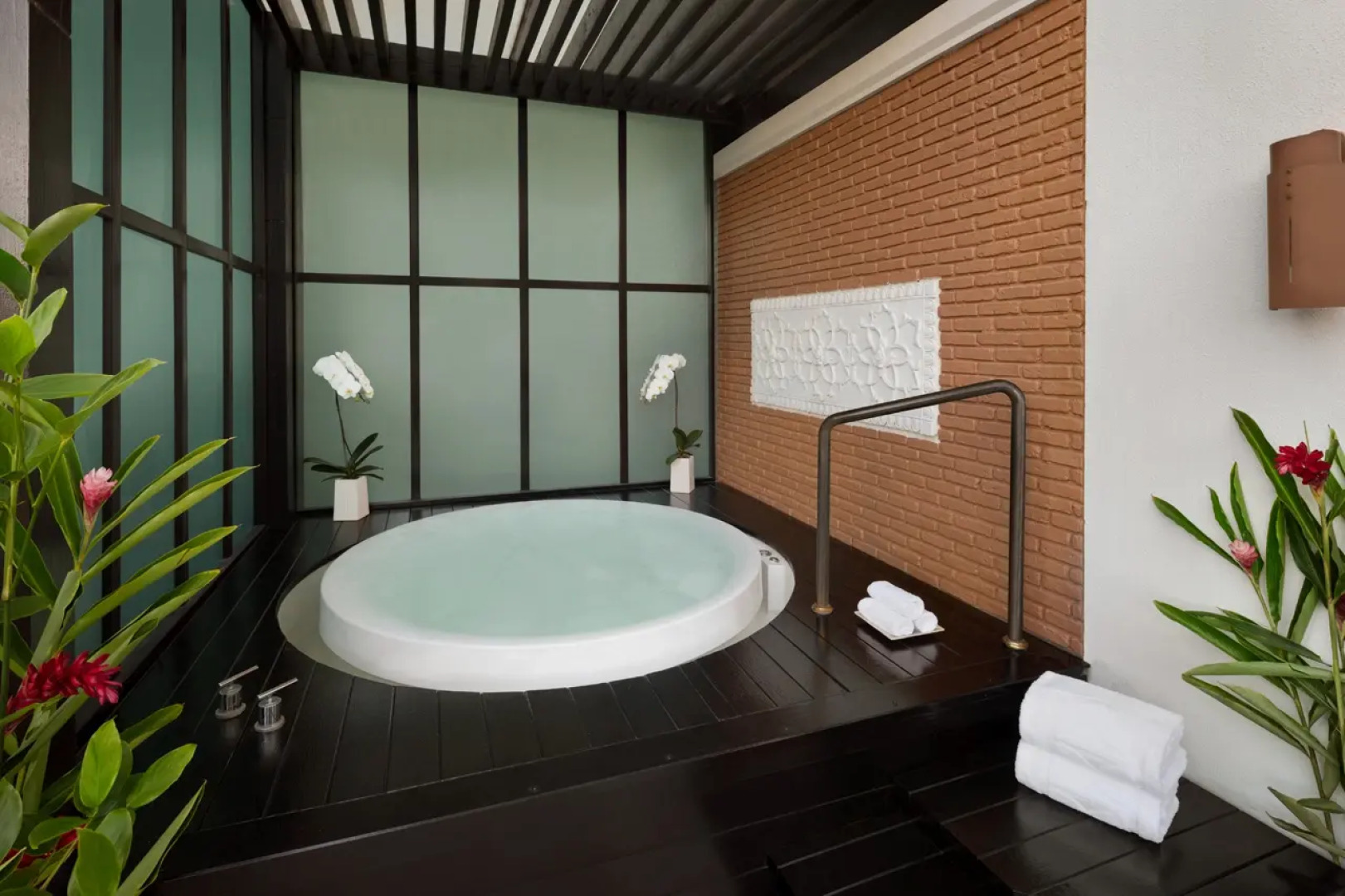 Hotel & Suites Shangri-La