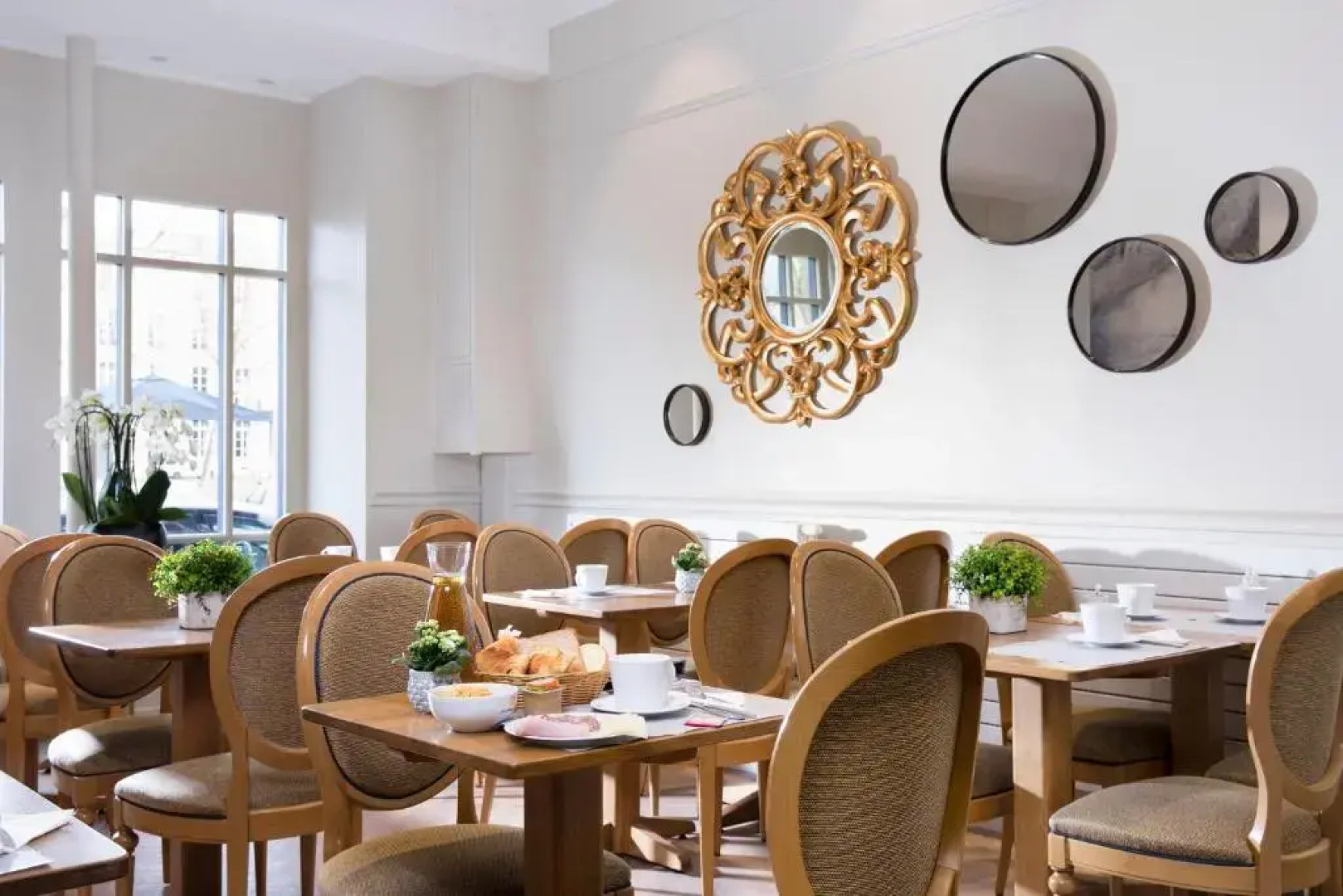 A l'Hotel des Roys