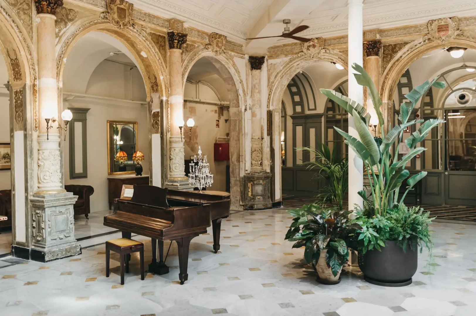 Отель Oriente Atiram