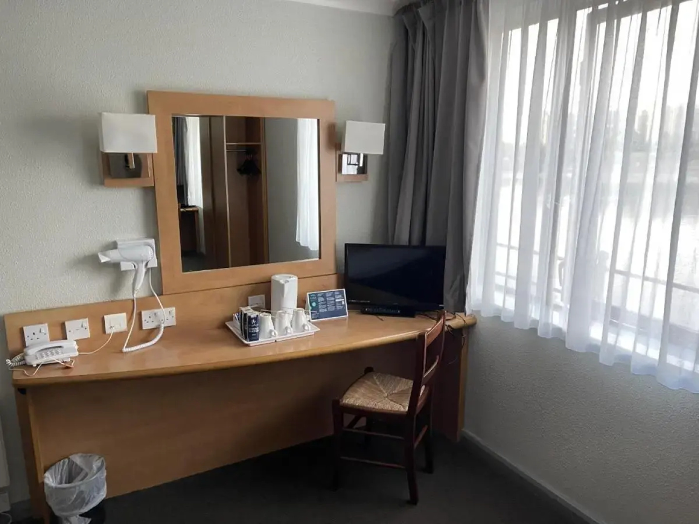 Отель Travelodge Liverpool Central Queens Dock and Arena