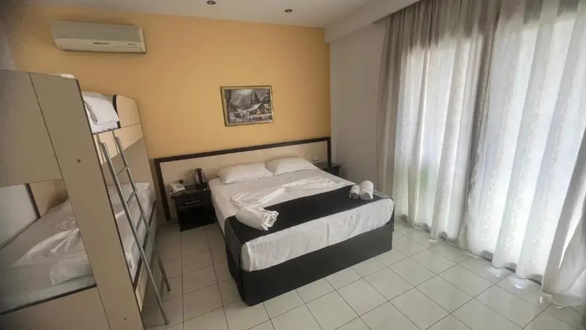 Sunrise Hotel Çameria