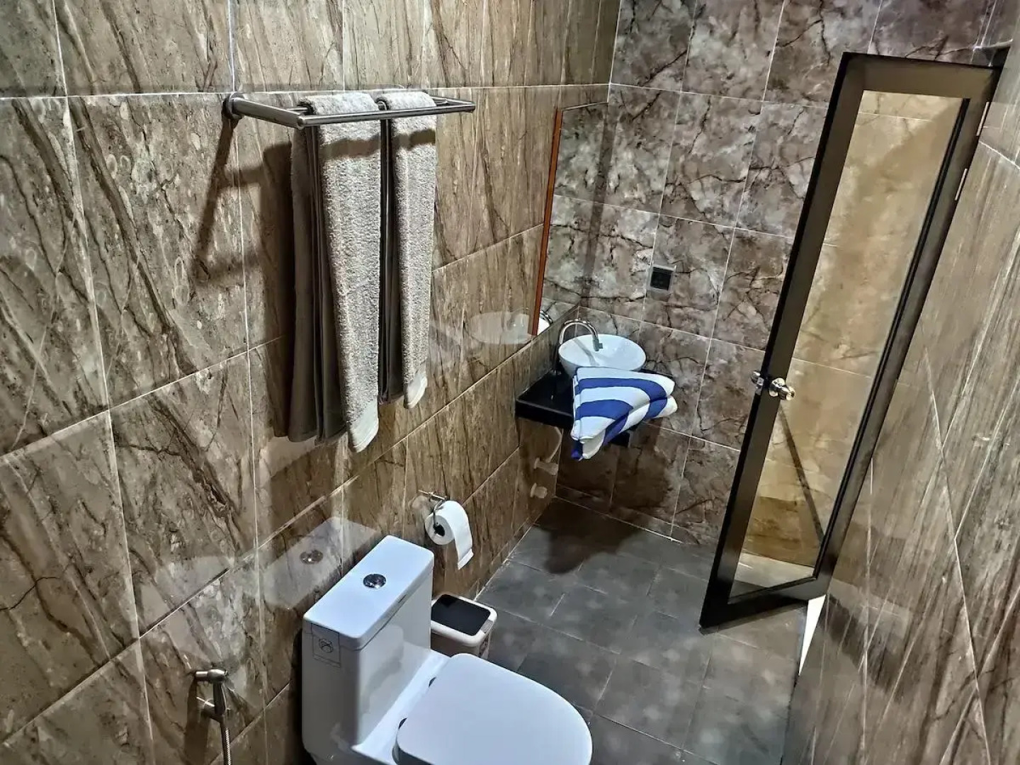 Отель Crown Beach Villas