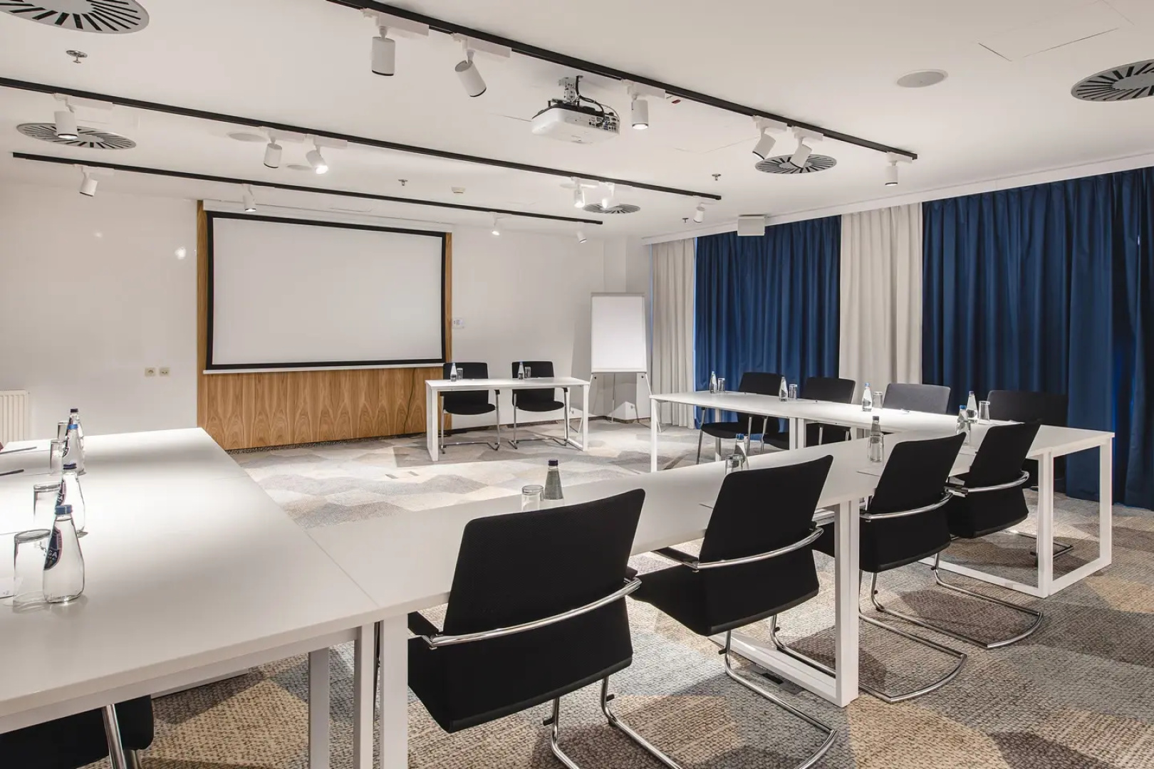 Courtyard by Marriott Warsaw Airport